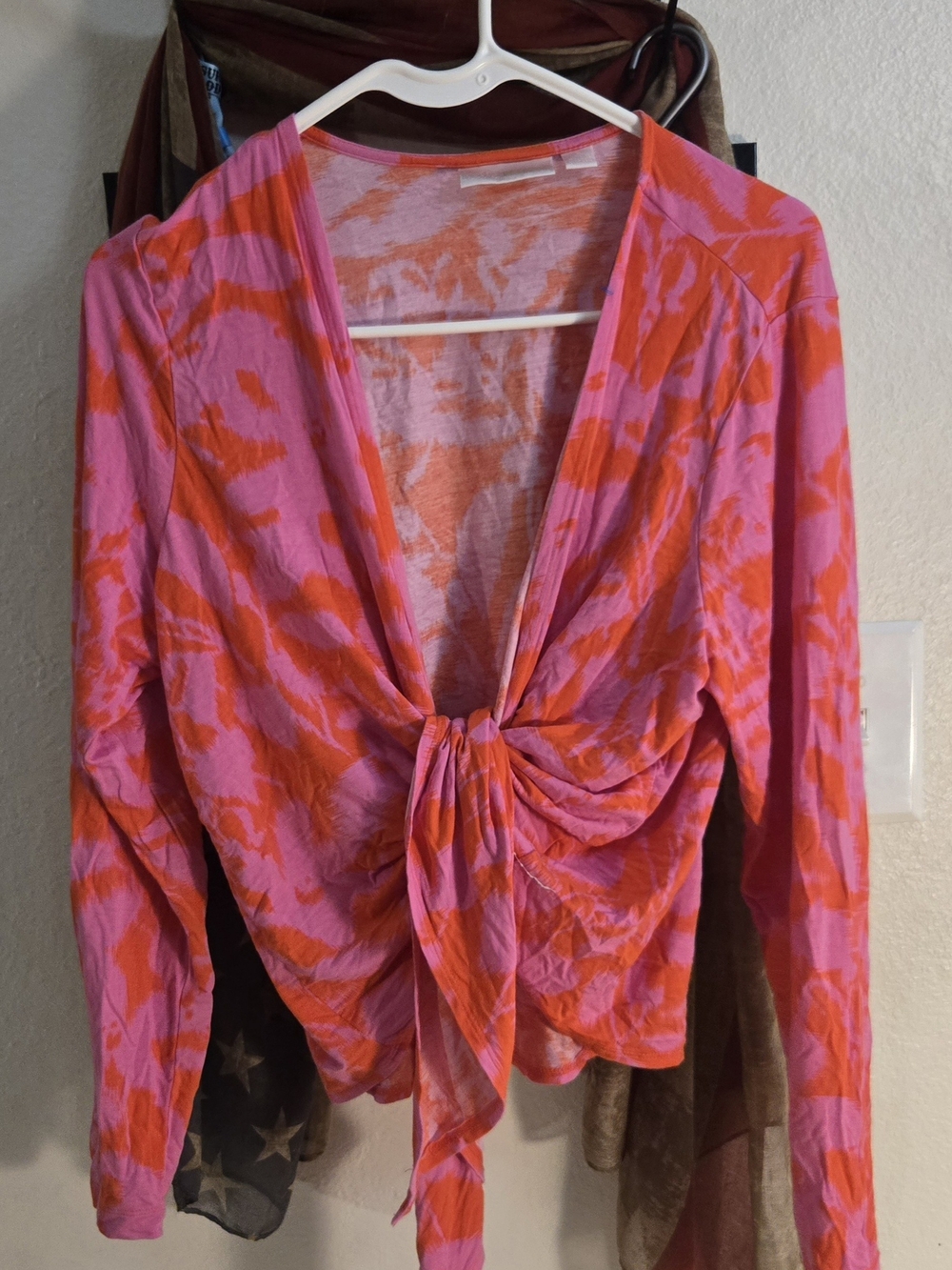Belle by Kim Gravel Pink & Orange Abstract Print V-Neck Tie Front Top - Size M